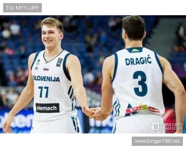 阿什拉夫与沃克：速度型边卫发展路径对比分析