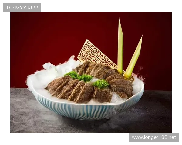 傅园慧训练完吃火锅被偶遇，桌上堆满毛肚黄喉，教练在旁边扶额