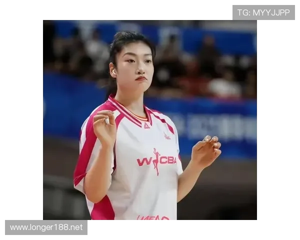 李梦赛场像猛兽，下场拎着名牌买菜那画面我笑抽