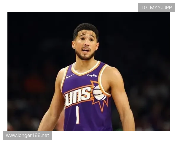 德文·布克无球跑位拉开空间提升关键时刻得分效率