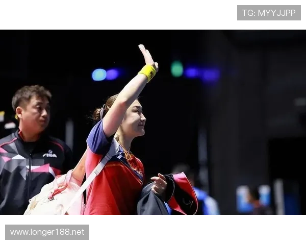 陈梦拎着名牌菜篮子回家，那画面把我穷到骨子里